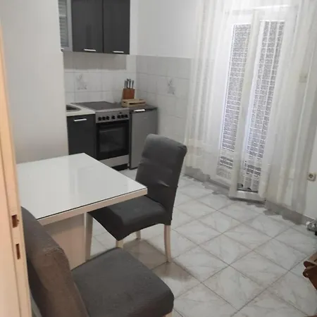 Tenara Apartment Vis