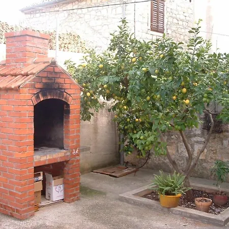 Tenara Apartment Vis