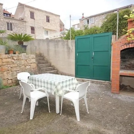 Tenara Apartment Vis